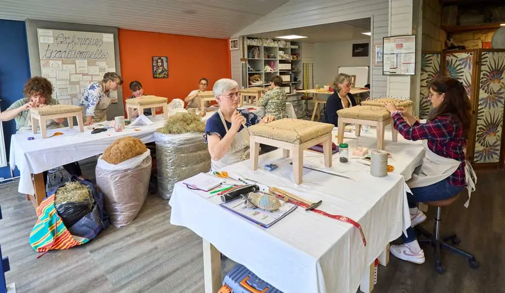 Élèves en formation à l'École des Beaux Métiers